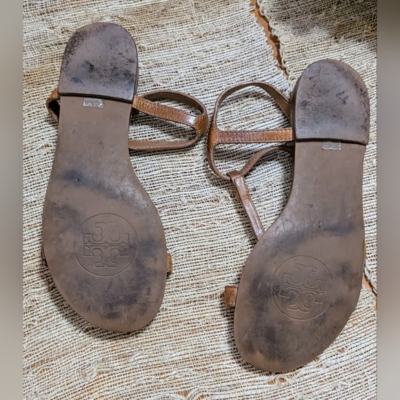 Tory Burch Pacey T-Strap Gold Bar Sandals size 7 EUC - Picture 7 of 7